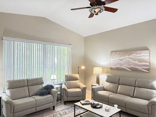 4 bed, 2078 sqft, $6,625 — Photo 4