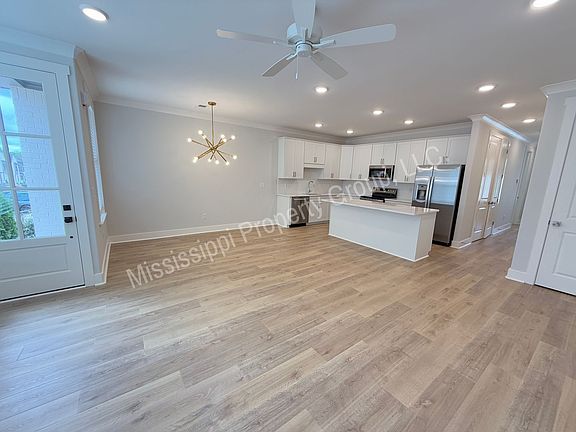2nd image of 703 Miramar Ln