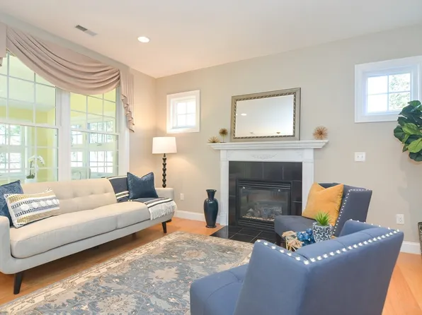 17 Hartland Way, Acton, MA 01720