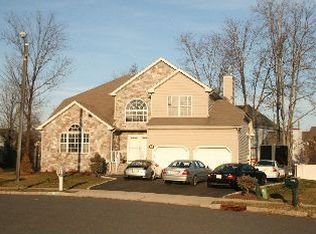 43 Greyhound Ct, Kendall Park, NJ