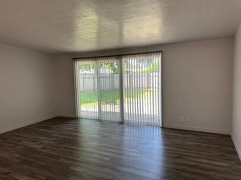 582 Cardinal Way — Photo 7