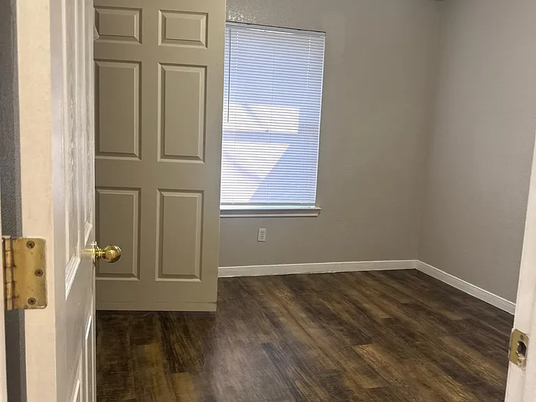 3604 Dustin Ct #B — Photo 2