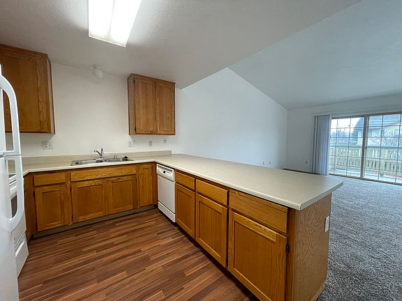 5th image of 2428 Edgewater Dr APT 28