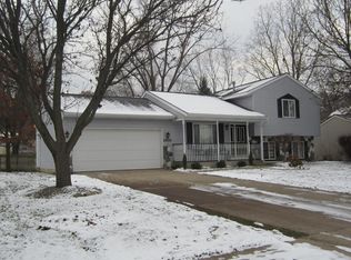 1400 Gunnink Dr SE, Kentwood, MI 49508