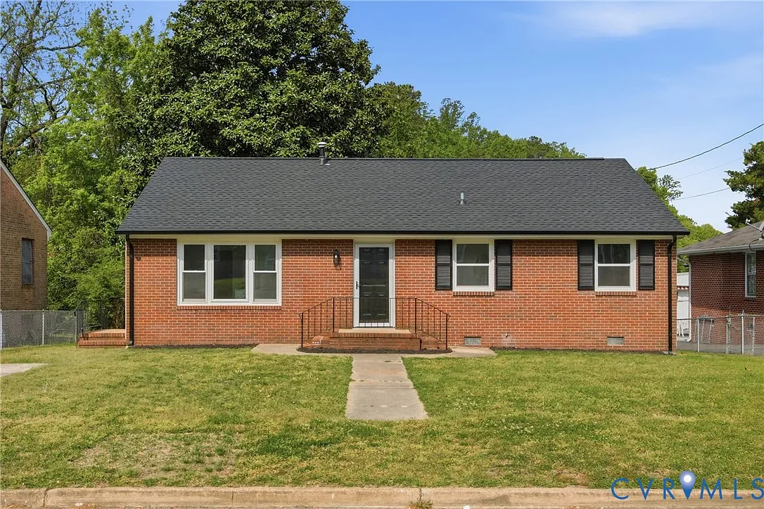 906 Laurel Rd photo 1
