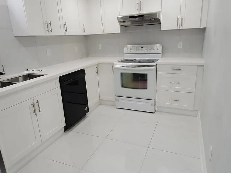 1668 Portland Ct — Photo 9