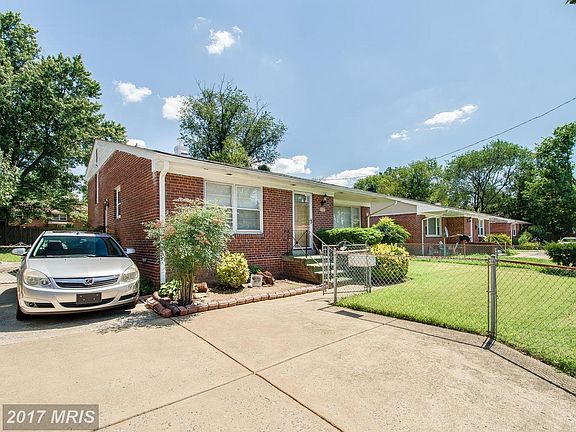 Huge parking pad for 3-4 cars