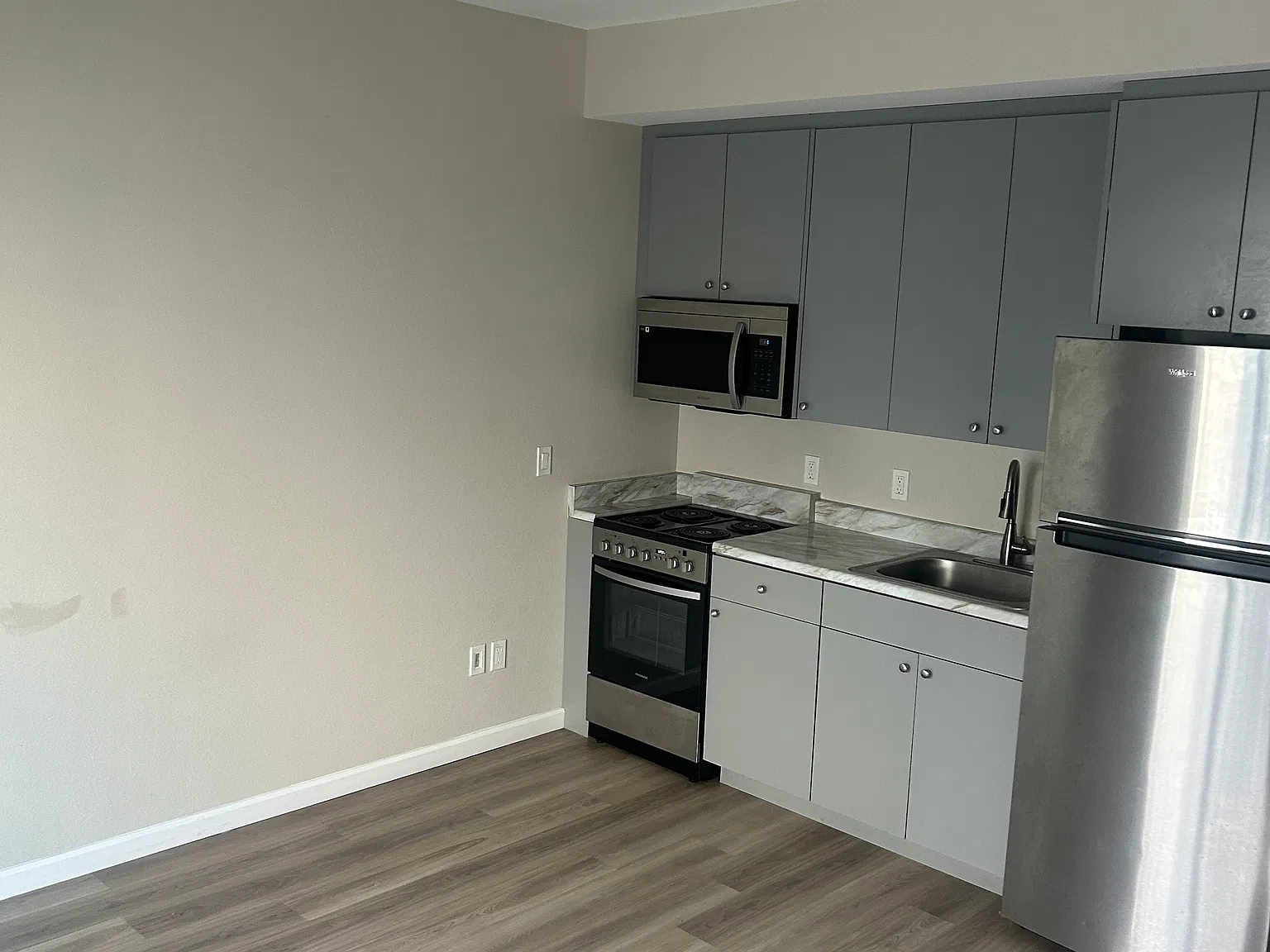 2040 Medano Dr — Photo 2