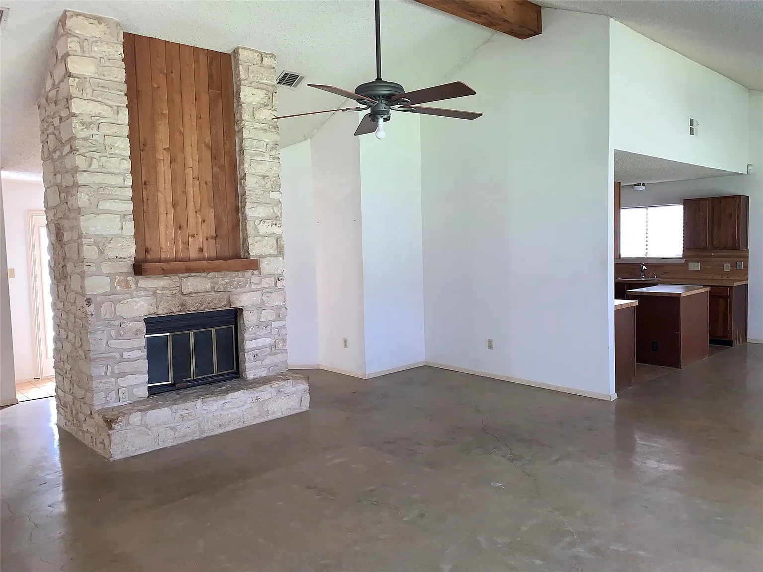 3 bed, 2.0 bath, 1489 sqft, $2,195 — Photo 3