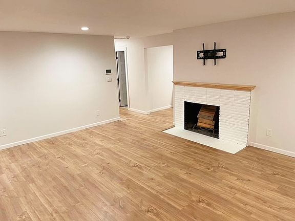 3rd image of 2433 Veldee Ave