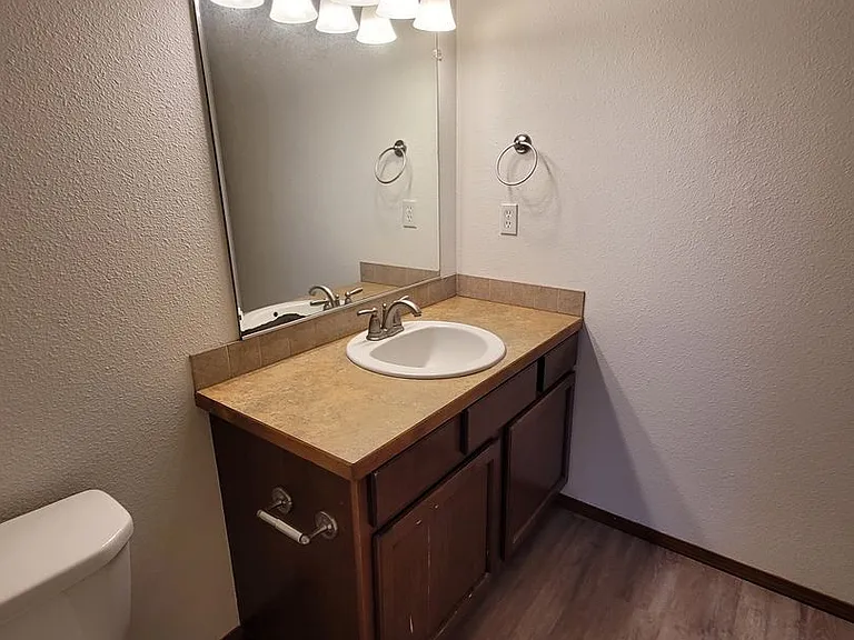 1216 W Franklin St — Photo 21
