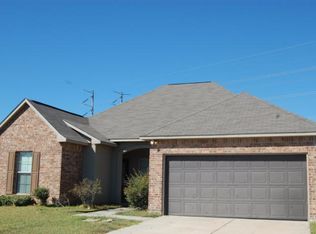 220 Lakefront Dr, Rayne, LA 70578