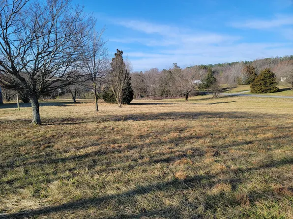 106 Dove Valley Dr #13, Goodview, VA 24095