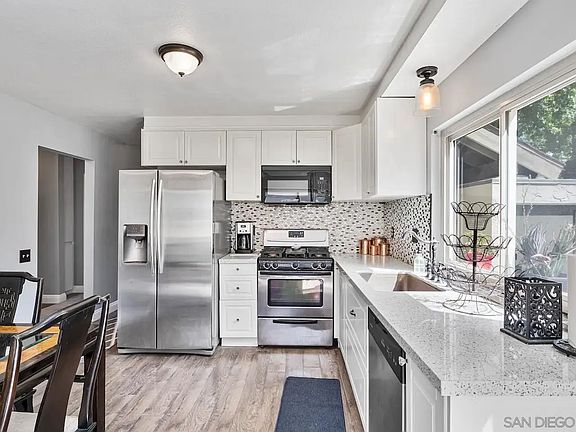 2nd image of 10927 Clairemont Mesa Blvd
