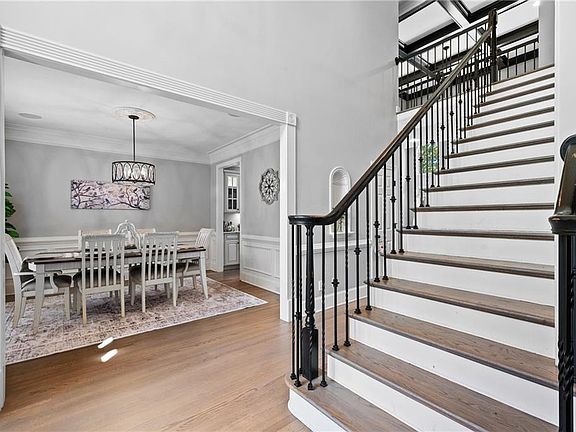 4th image of 810 Lake Ridge Ct