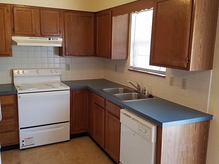 3266-3268 E Longfellow Ct — Photo 9