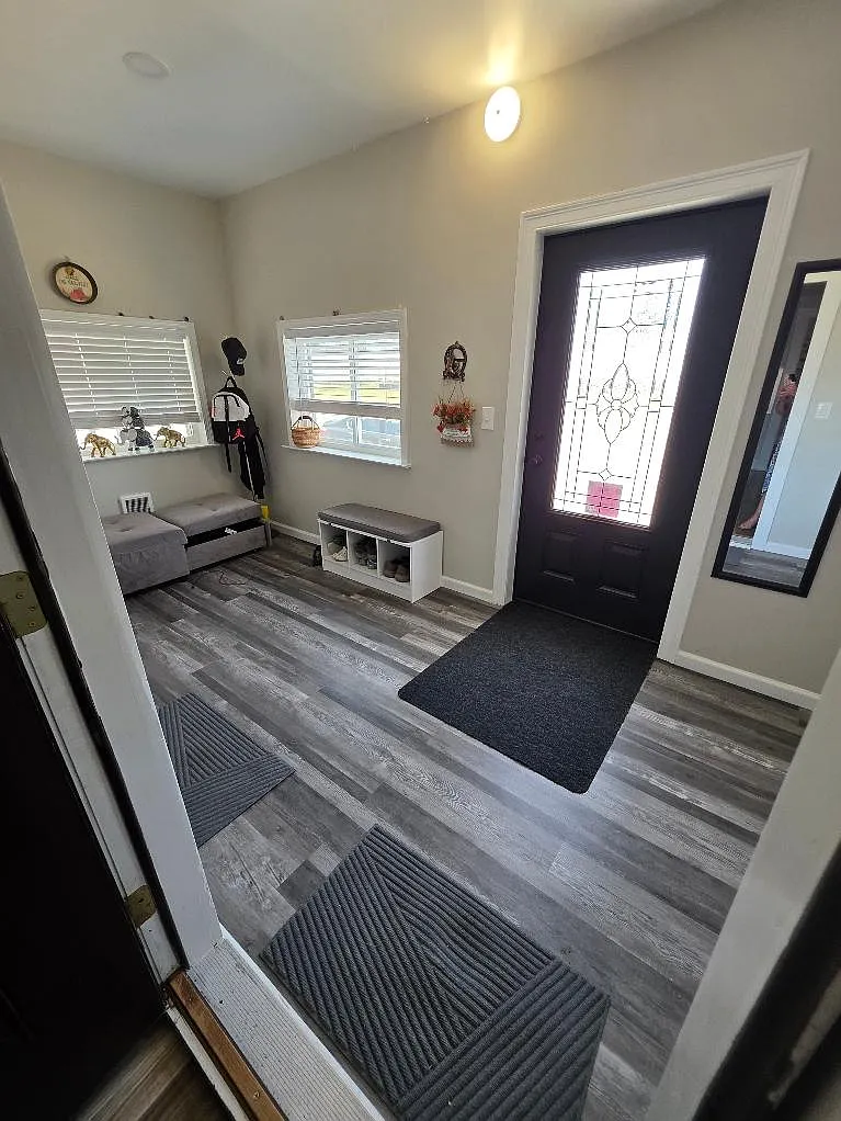 3 bed, 1000 sqft, $1,300 — Photo 1