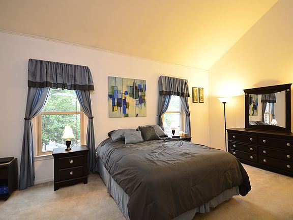 5th image of 10607 Railroad Ct