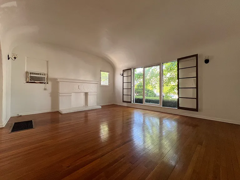 347 N Orange Grove Ave — Photo 11