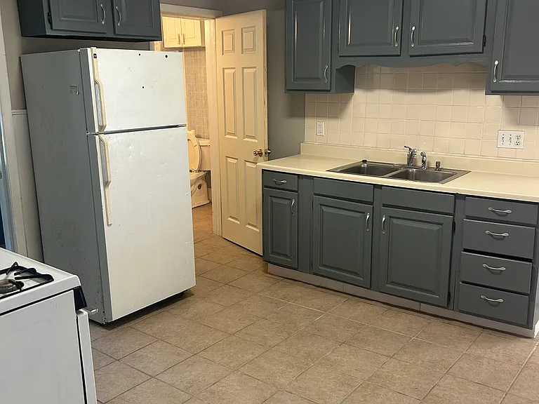 2447 Tremont St #FRONT — Photo 8
