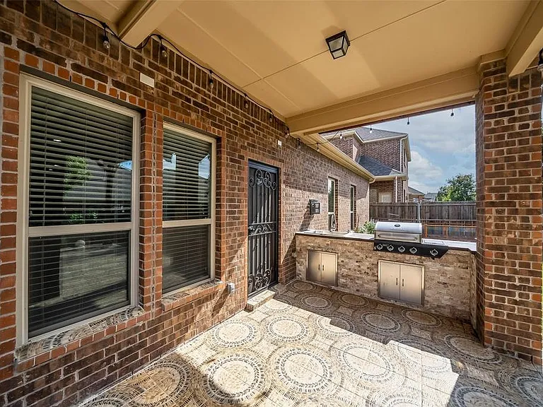 604 Darby Ln — Photo 29