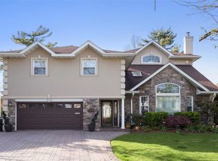 70 Captains Rd, Valley Stream, NY 11581