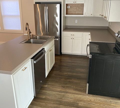 3rd image of 315 W 7th St #1