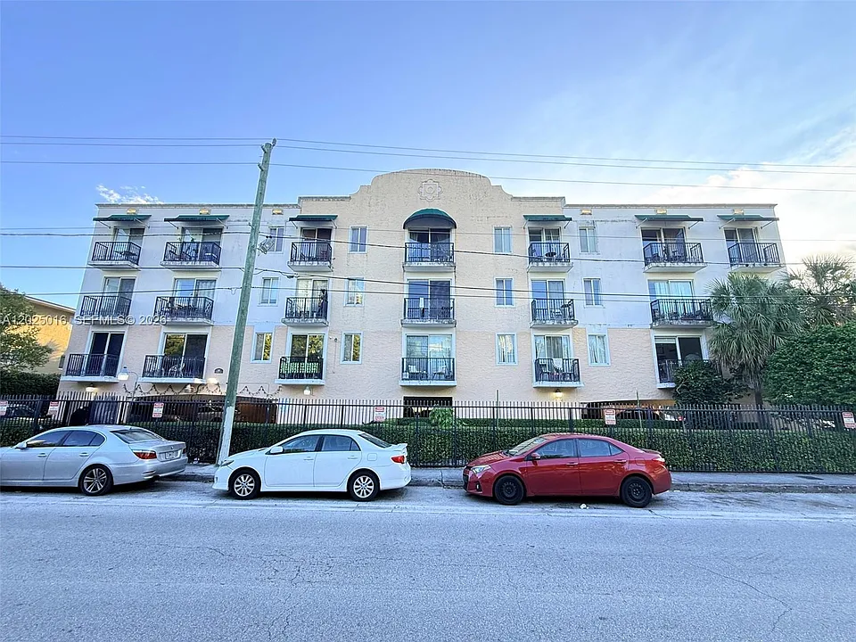 400 SW 2nd St #201