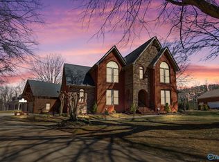 210 N Briarwood Rd, Athens, AL 35613