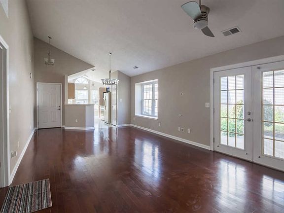 5th image of 1056 Hampshire Pl