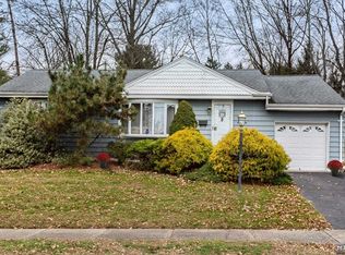 26 Grobel Pl, Park Ridge, NJ 07656