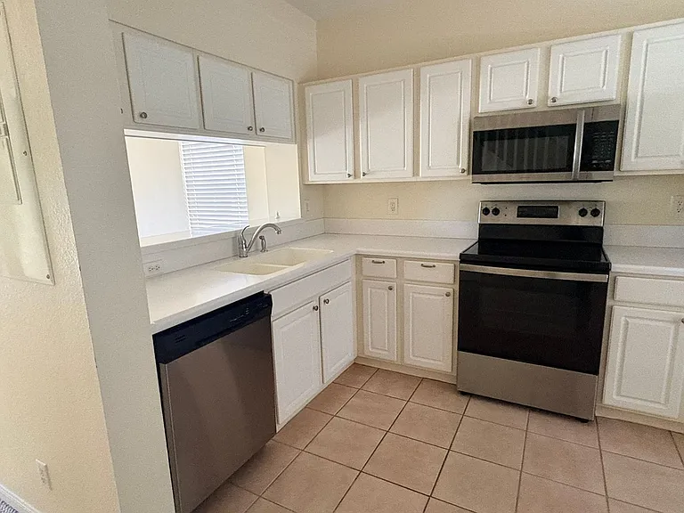 8162 Pacific Beach Dr — Photo 2
