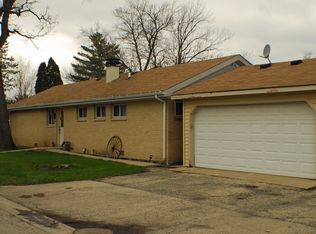 24 Ferndale Dr, Round Lake Beach, IL 60073