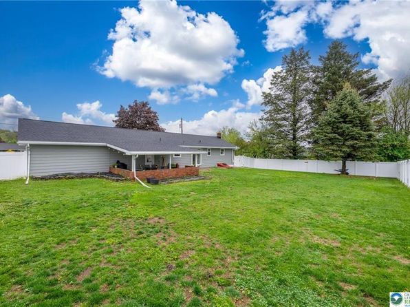 677 English Rd, Bath, PA 18014