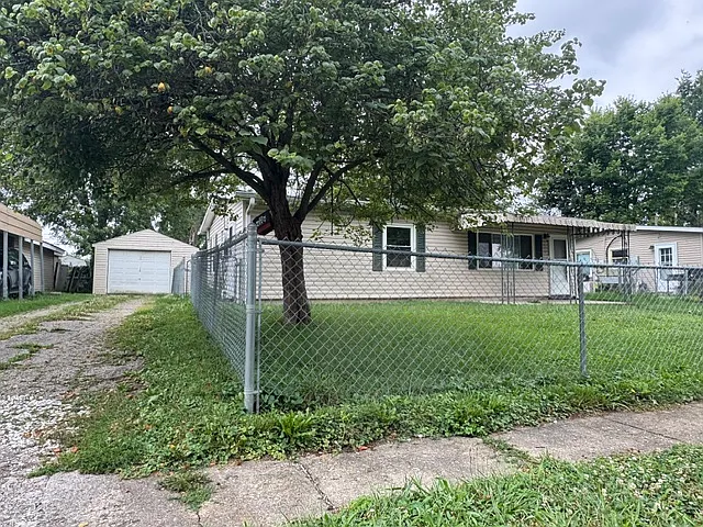 3 bed, 925 sqft, $1,282 — Photo 4