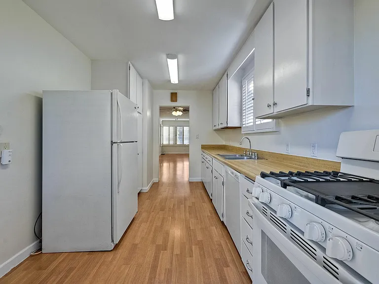 1505 Willow St — Photo 6