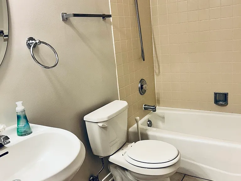 3209 N Drake Ave #H — Photo 12