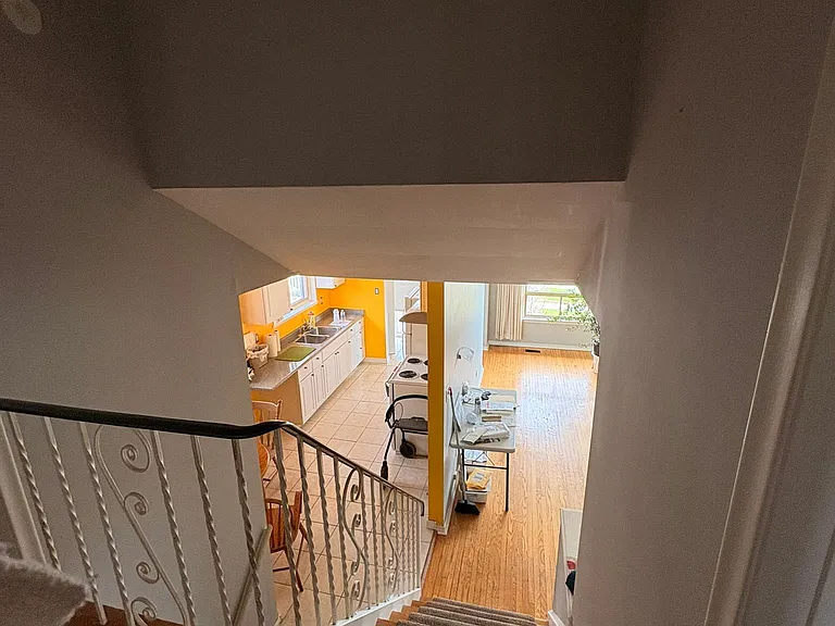 9 Syracuse Cres — Photo 8