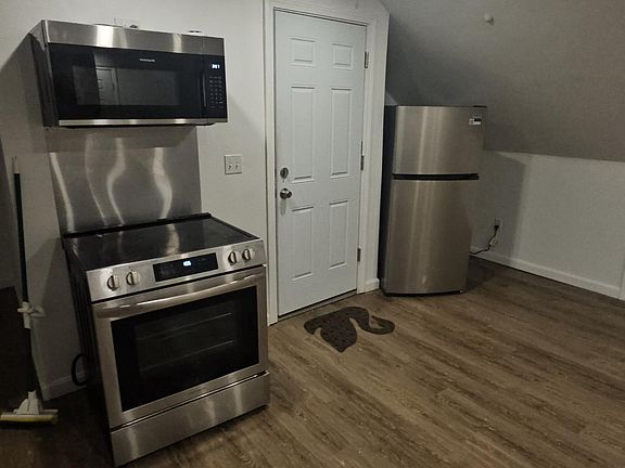 2nd image of 1320 Elmwood Ave #4