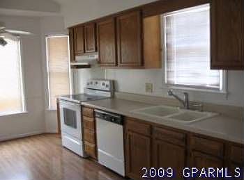 3rd image of 723 Fox Chase Ln