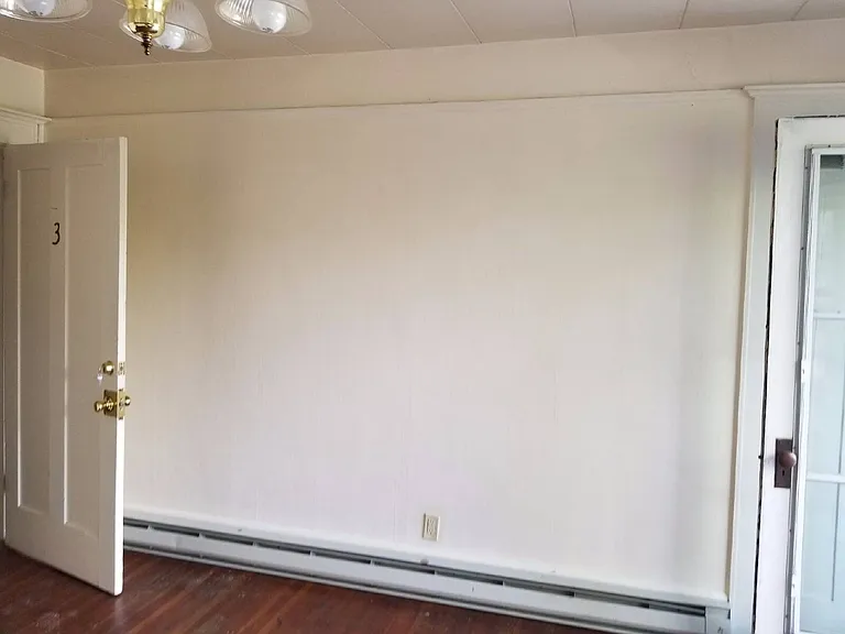 1186 Ferry St — Photo 7