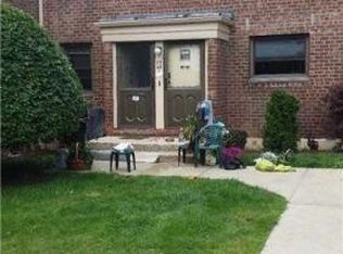 7343 217th St, Oakland Gardens, NY 11364