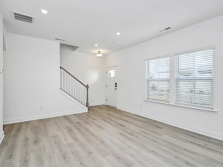707 Hoke Ln — Photo 4