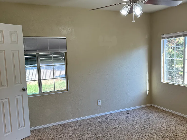 1024 Doyle St — Photo 15