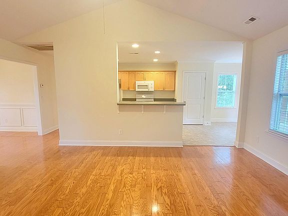 4th image of 406 Grenedad Ct