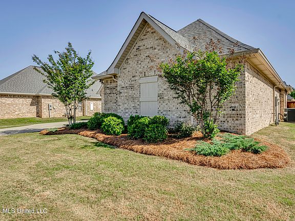 5th image of 1006 Kensington Dr