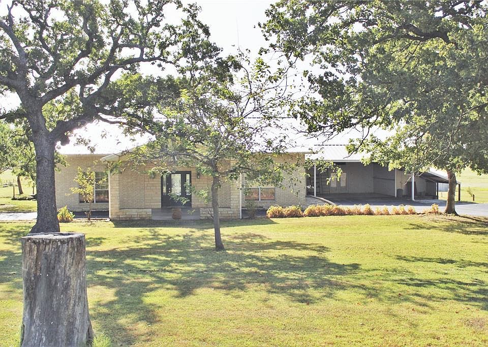 1st image of 833 S Comanche Dr