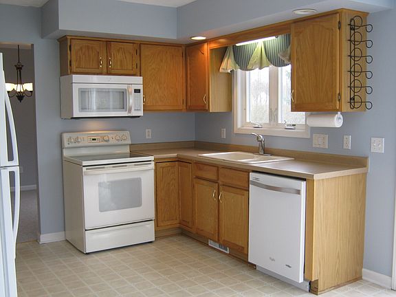 2nd image of 1072 Fawn Wood Dr