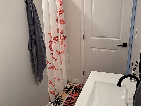 3rd image of 2 Nancy Ln