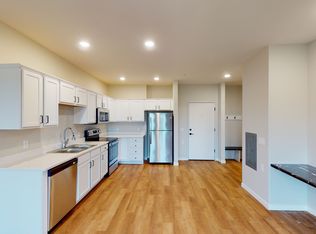 2901 S Burnsfield Ave #102, Sioux Falls, SD 57110
